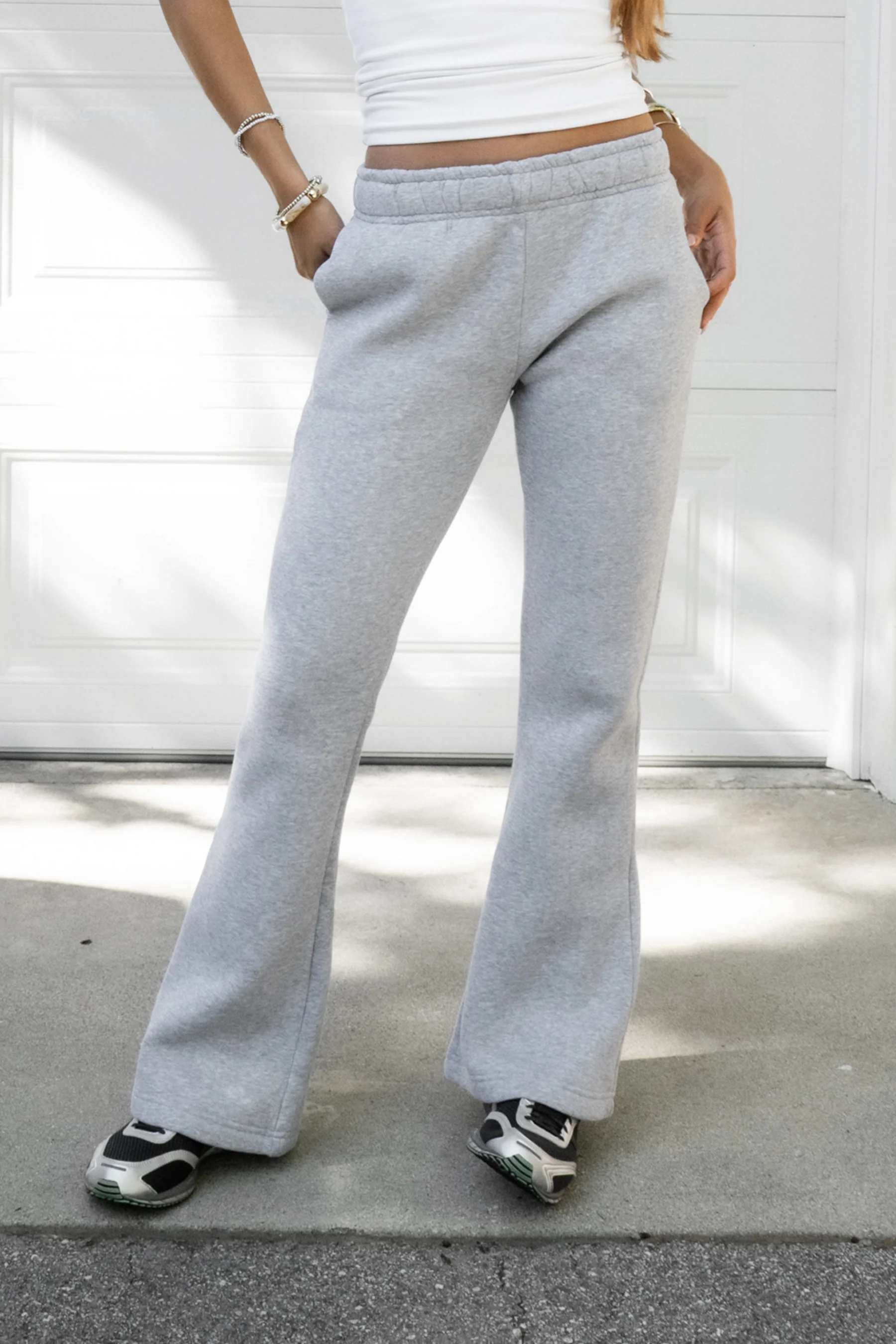 JIYA Essential Fleece Flare Sweat Pants - Image 15
