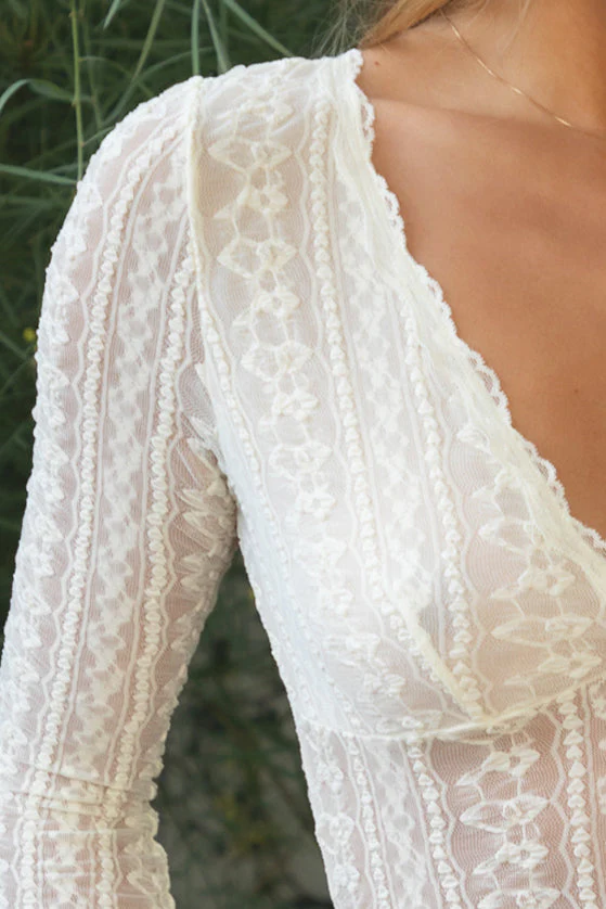 ARLETTE Scalloped V-Neck Long Sleeves Sheer Lace Top - Image 10